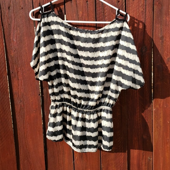 Foreign Exchange Top - Picture 5 of 5